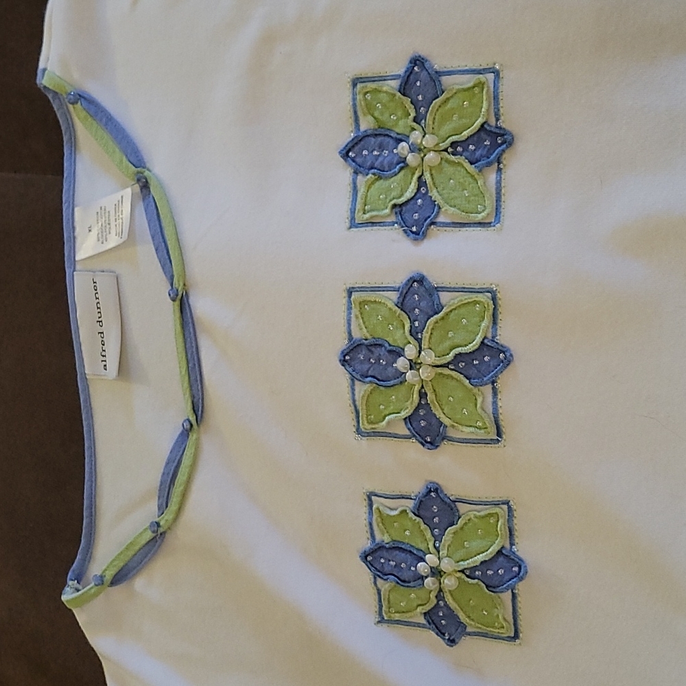 Floral tee - Picture 2 of 4